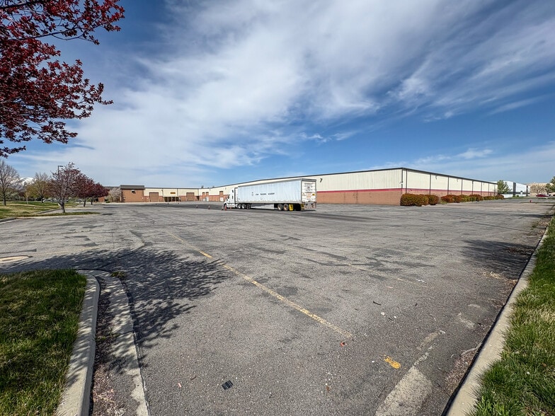 3790 W Great Lakes Dr, Salt Lake City, UT for lease - Building Photo - Image 3 of 8