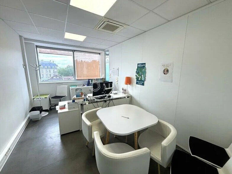 Bureau dans Vincennes à louer - Photo du bâtiment - Image 2 de 12