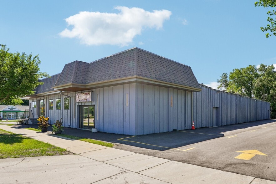 S76W17745 Janesville Rd, Muskego, WI for sale - Building Photo - Image 2 of 46
