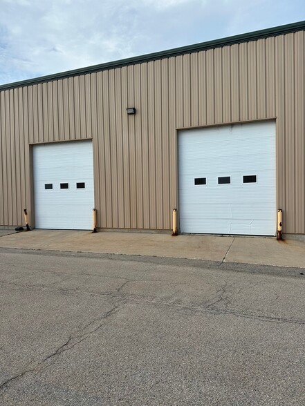 61 Airport Dr, Rochester, NH for lease - Building Photo - Image 3 of 14
