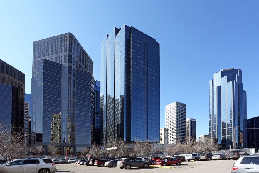 215 2nd St SW, Calgary, AB à louer - Photo du bâtiment - Image 2 de 8