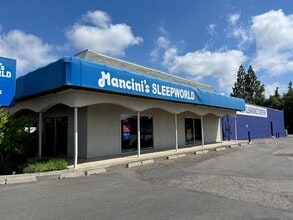 2828 Sisk Rd, Modesto, CA à louer Photo du bâtiment- Image 2 de 3