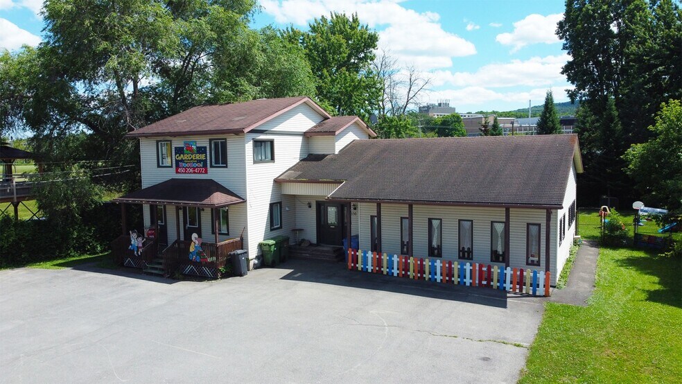 130 Rue Saint-Jean-Baptiste E, Rigaud, QC for sale - Primary Photo - Image 1 of 1