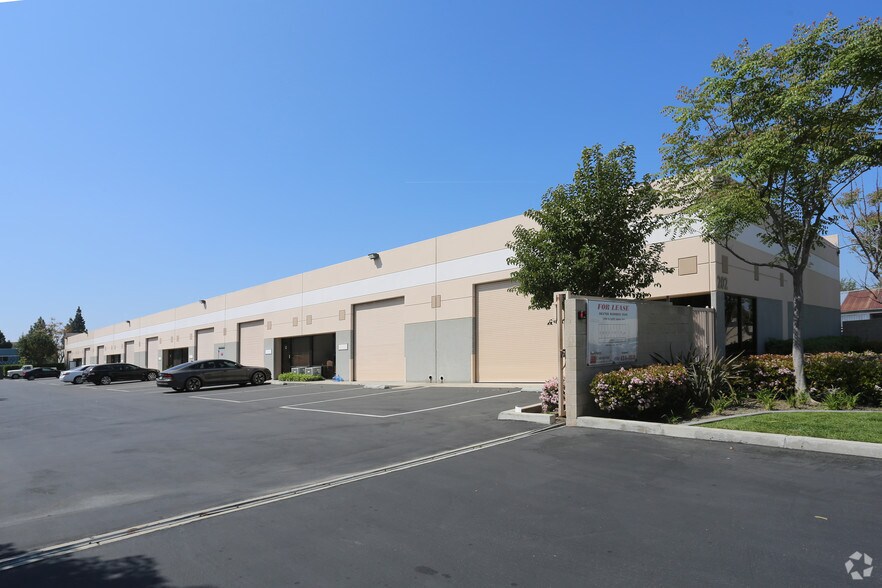 202 E Alton Ave, Santa Ana, CA à louer - Photo principale - Image 3 de 8