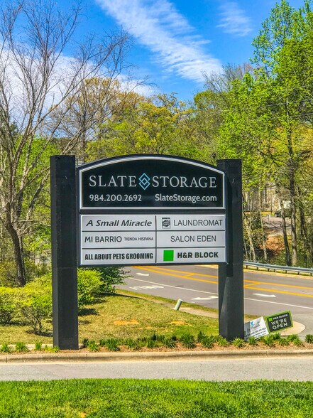 240 Newton Rd, Raleigh, NC à louer - Photo du bâtiment - Image 2 de 6