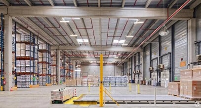 30 Rue Du Traité De Rome, Mions for lease Interior Photo- Image 1 of 4