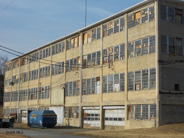 43 W 3rd St, Everett, PA for sale - Primary Photo - Image 1 of 1