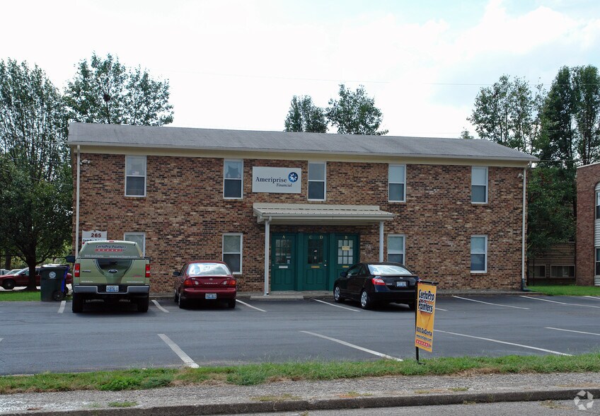 265 Regency Cir, Lexington, KY for sale - Building Photo - Image 2 of 2