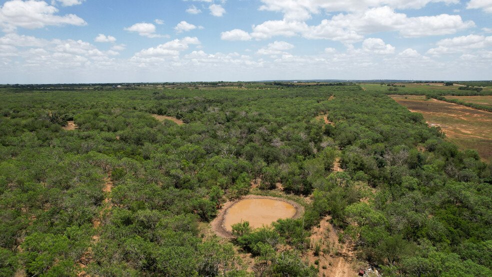 TX 1604 S Loop, Adkins, TX à vendre - Photo du bâtiment - Image 2 de 12