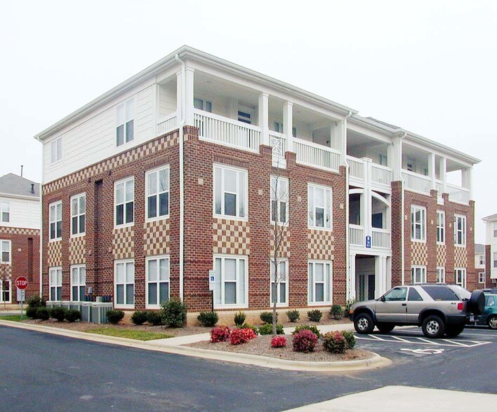 710 Northeast Dr, Davidson, NC à louer - Photo du bâtiment - Image 1 de 14