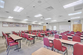 346 Sunrise Hwy, West Babylon, NY à louer Photo intérieure- Image 2 de 3