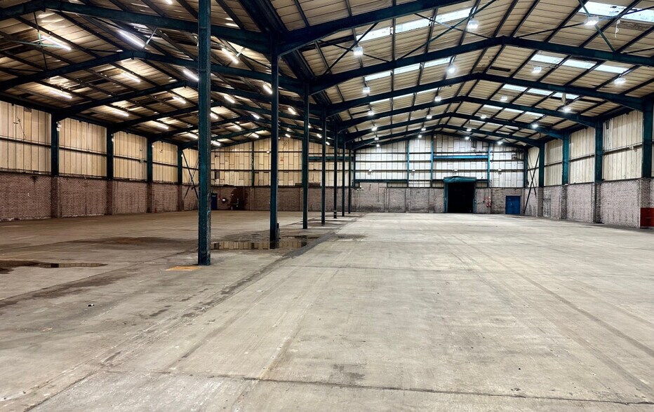 303 Ninian Rd, Airdrie for sale - Interior Photo - Image 2 of 2