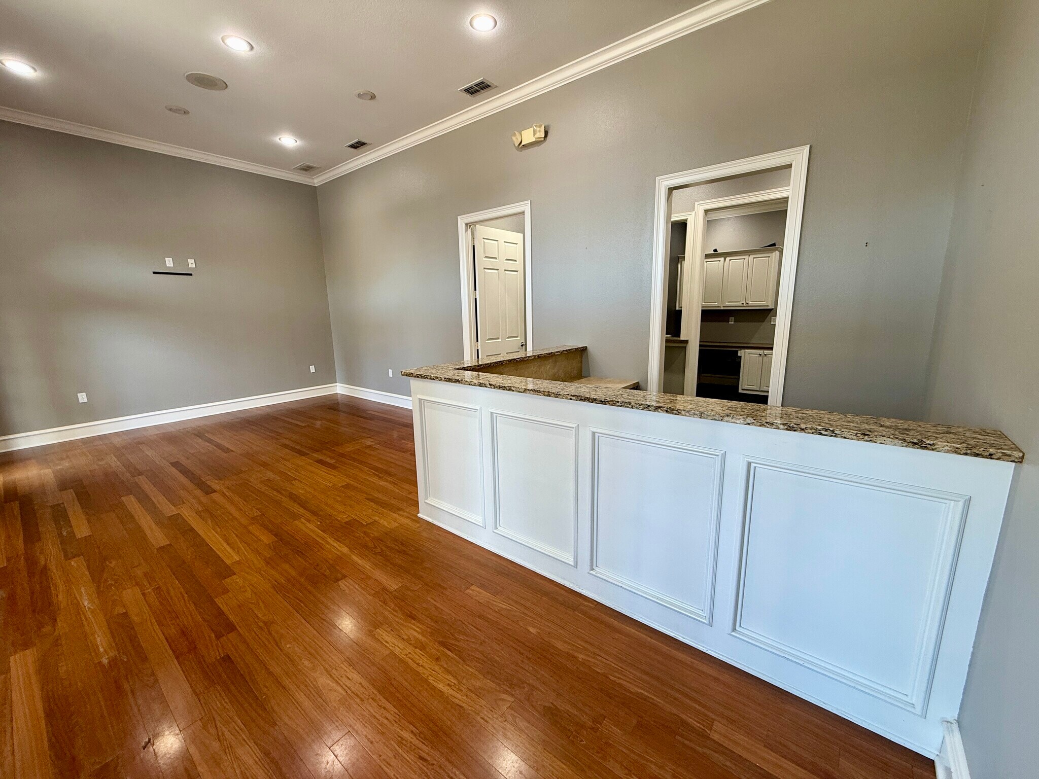 641 S Broadway Ave, Tyler, TX for lease Interior Photo- Image 1 of 10