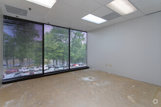 3300 Battleground Ave, Greensboro, NC for lease Interior Photo- Image 2 of 6