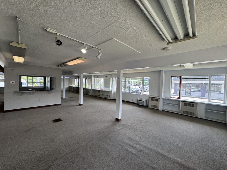 523 Boston Post Rd, Old Saybrook, CT for sale - Building Photo - Image 3 of 15