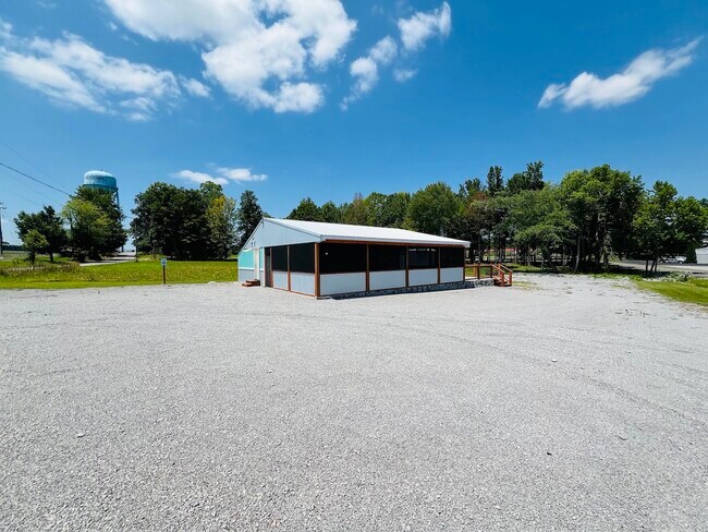 More details for 128 Airport Rd, Jamestown, KY - Retail for Sale