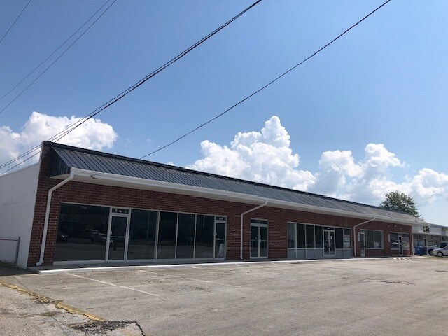 208 Henderson Dr, Jacksonville, NC à vendre - Photo du bâtiment - Image 2 de 20