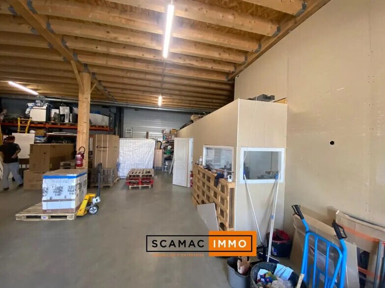 Office in La Farlède for lease - Interior Photo - Image 3 of 5