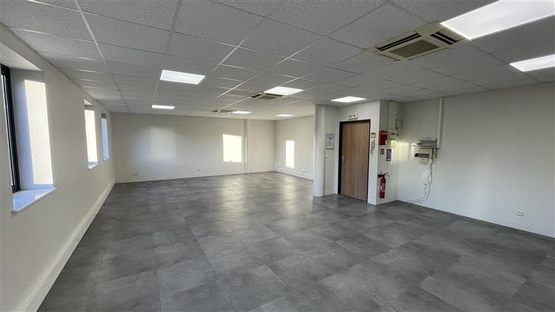 Office in Bussy-Saint-Georges for sale - Interior Photo - Image 2 of 7