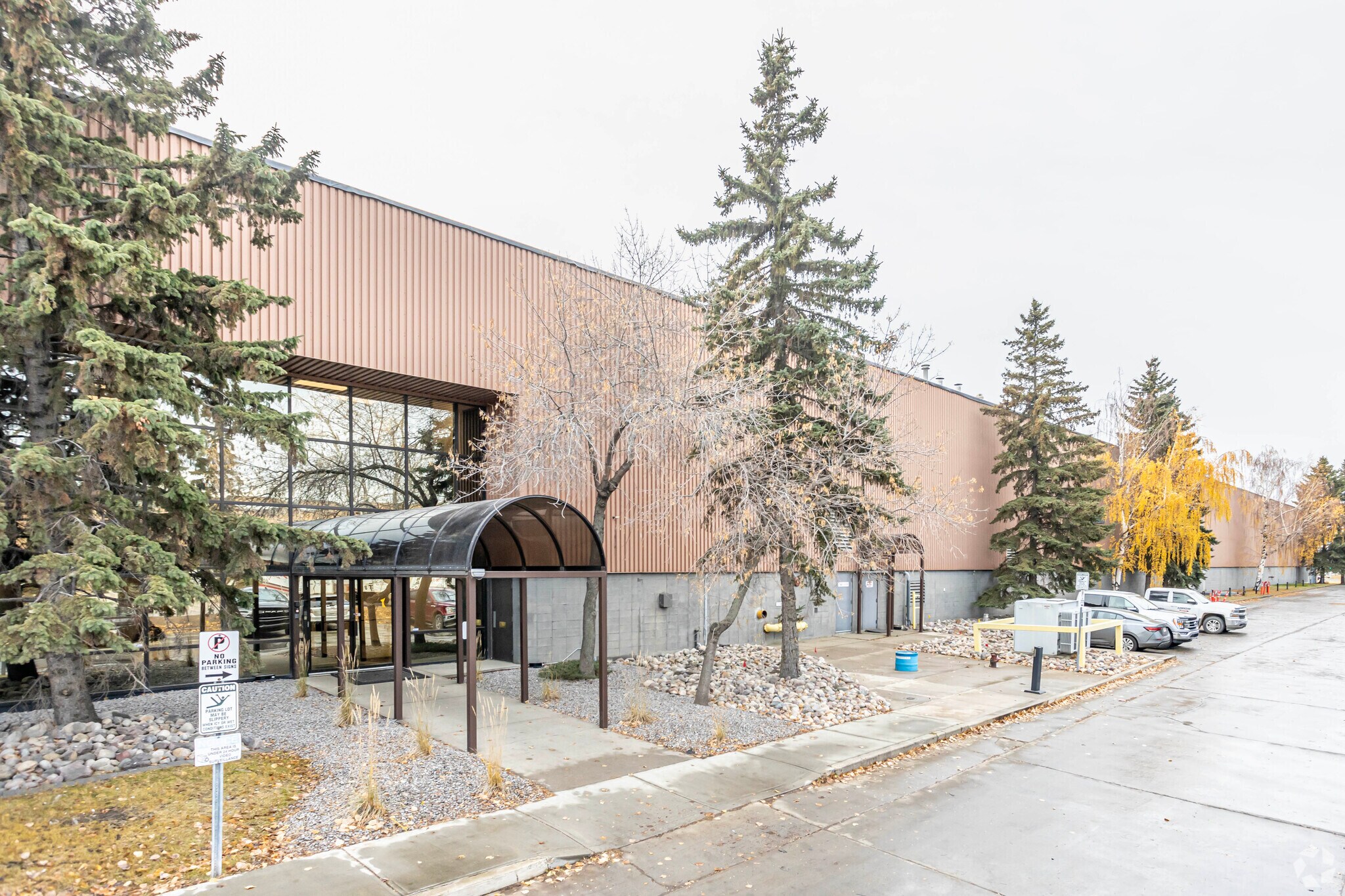 11604 181st St NW, Edmonton, AB for sale Primary Photo- Image 1 of 1