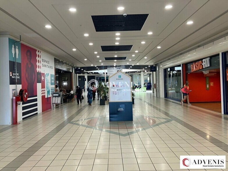 Retail in Lormont for lease - Lobby - Image 3 of 6