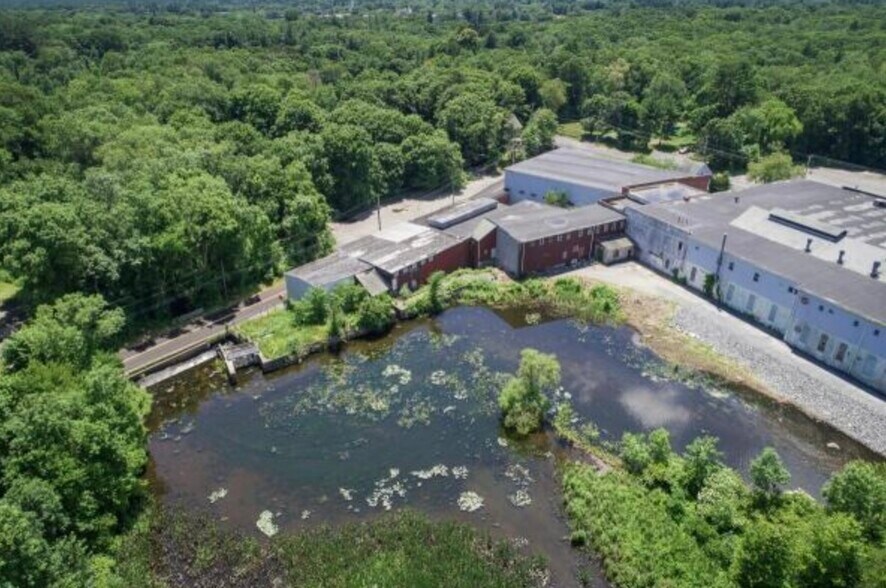 47 Elm St, Norton, MA à vendre - Photo du bâtiment - Image 2 de 2