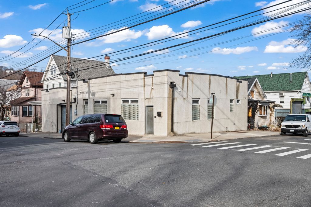 85 Tompkins St, Staten Island, NY à vendre Photo du bâtiment- Image 1 de 17