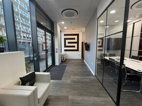 Lyon Rd, Harrow à louer Photo intérieure- Image 2 de 6