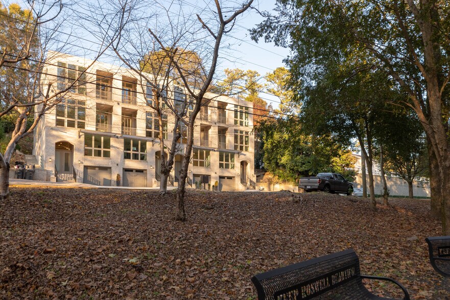 170 Oxbo Rd, Roswell, GA à vendre - Photo du bâtiment - Image 2 de 11