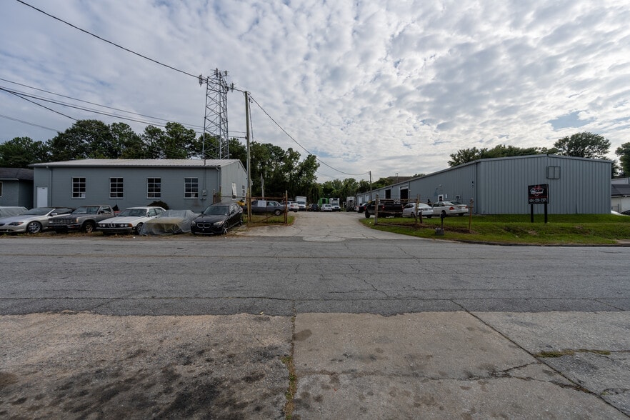 450 85 Cir, Atlanta, GA for sale - Building Photo - Image 3 of 9