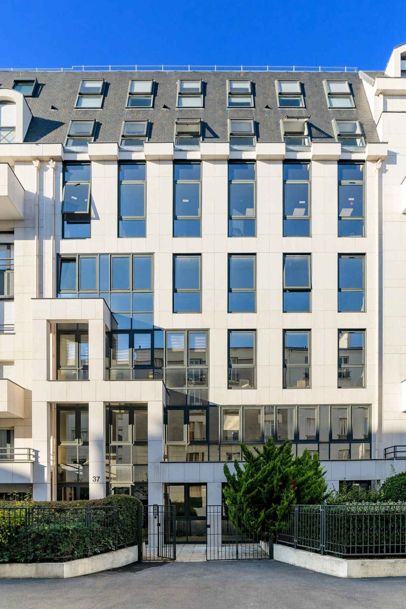 37 Rue Adam Ledoux, Courbevoie à vendre Photo du bâtiment- Image 1 de 8