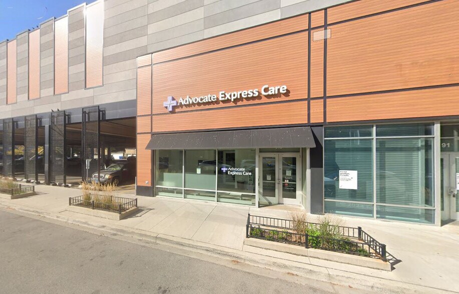 918 W Montrose Ave, Chicago, IL for lease - Building Photo - Image 2 of 5