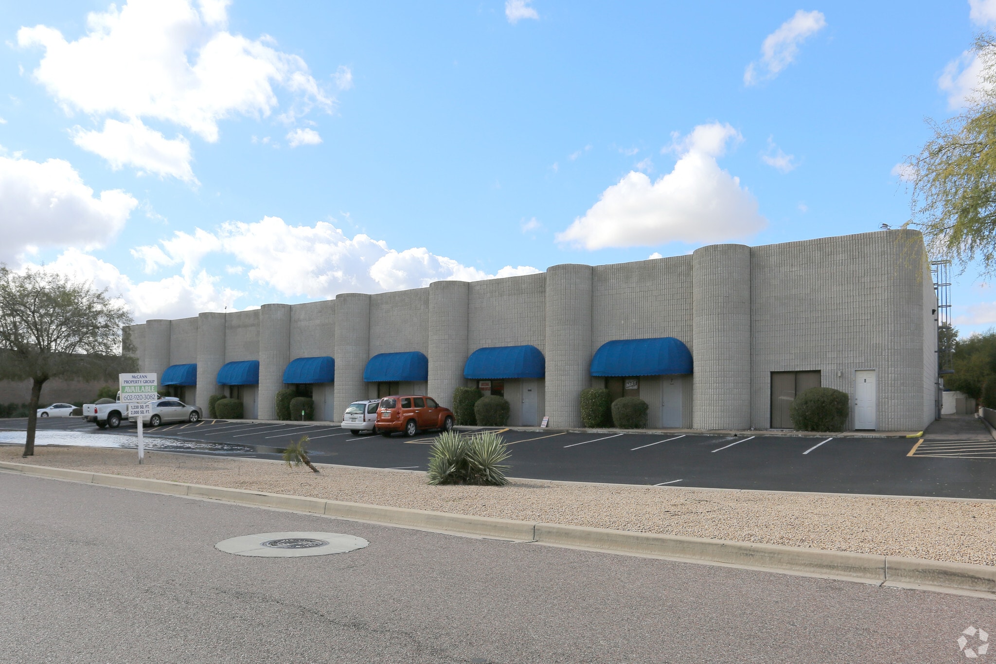 302 W Melinda Ln, Phoenix, AZ for lease Primary Photo- Image 1 of 5