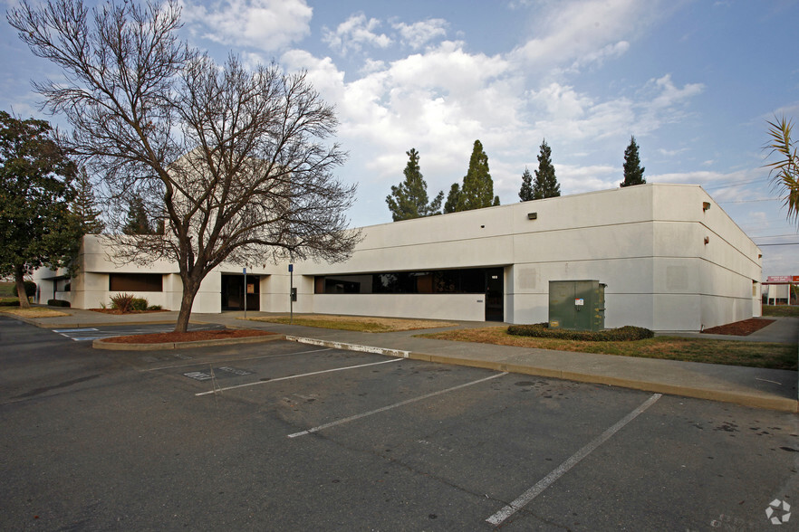 2445 Albatross Way, Sacramento, CA for lease - Primary Photo - Image 1 of 14