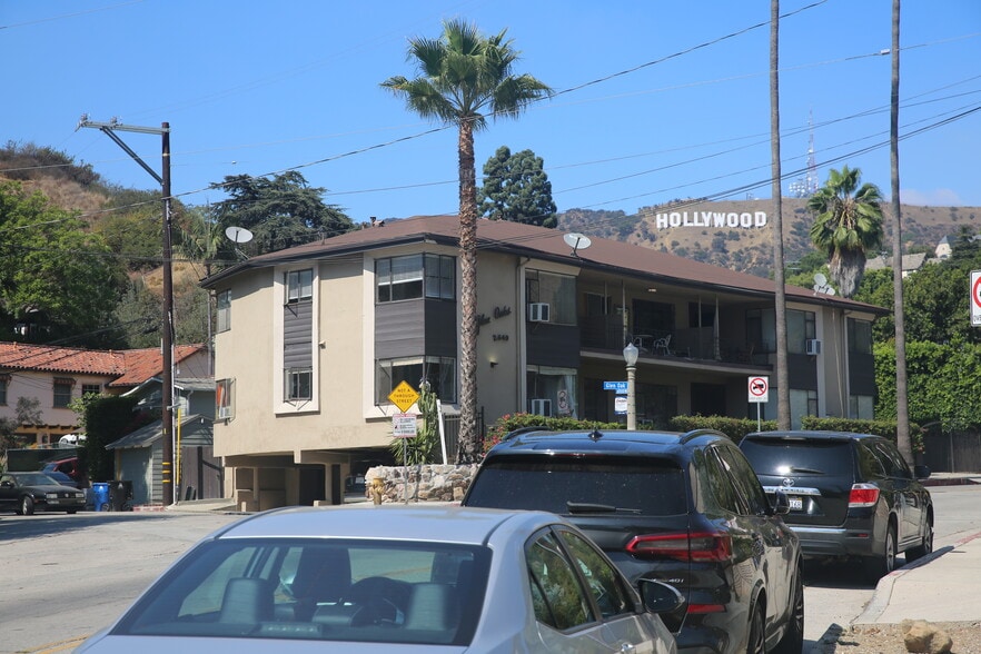 2649 N Beachwood Dr, Los Angeles, CA for sale - Building Photo - Image 2 of 12