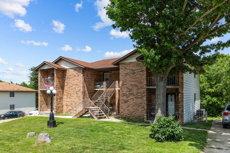 1027 Caroline Dr, Washington, MO à vendre - Photo du bâtiment - Image 2 de 8