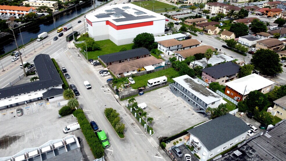 Hialeah Commons portefeuille de 6 propriétés à vendre sur LoopNet.ca - Photo du bâtiment - Image 3 de 9