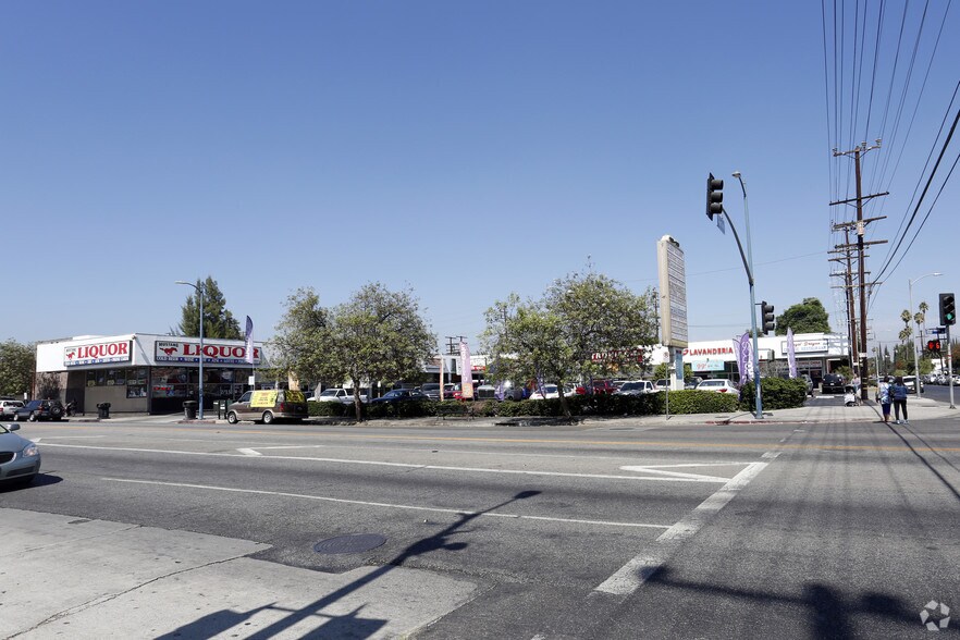 21101-21121 Sherman Way, Canoga Park, CA à louer - Photo du bâtiment - Image 3 de 6