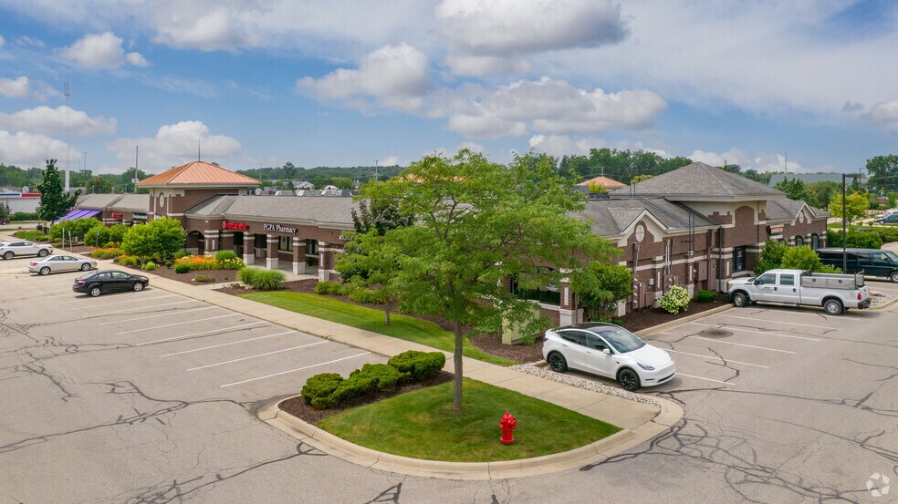 3544 Meridian Crossings Dr, Okemos, MI à louer - Photo du bâtiment - Image 3 de 3