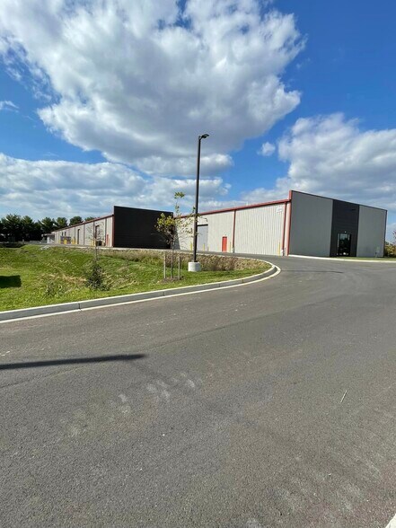 331 Aviation, Frederick, MD à vendre - Photo du bâtiment - Image 3 de 24