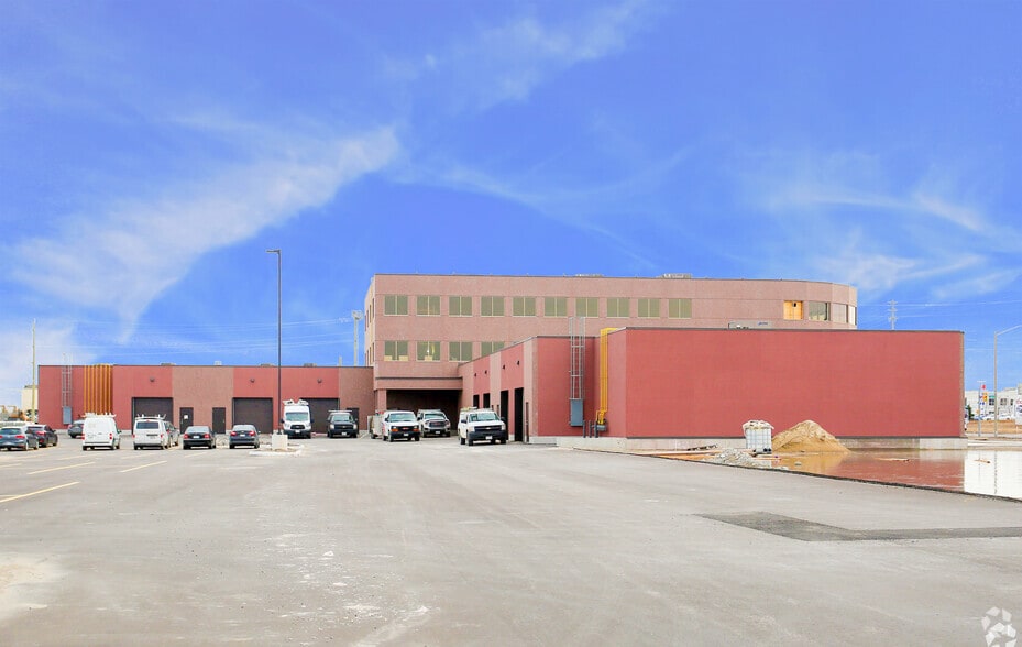 222 Mapleview Dr, Barrie, ON for lease - Building Photo - Image 2 of 4