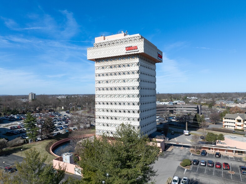 6100 Dutchmans Ln, Louisville, KY for lease - Building Photo - Image 1 of 17
