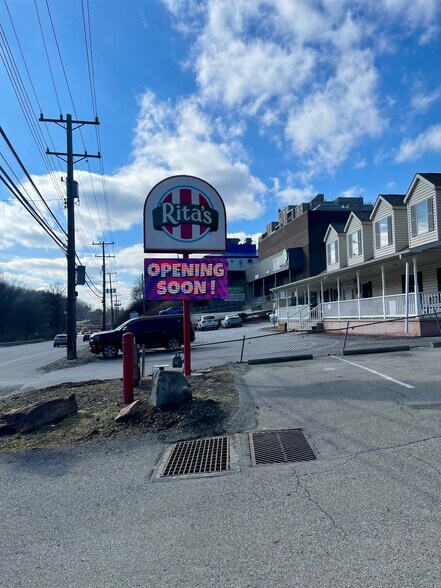 2070 Greentree Rd, Pittsburgh, PA à vendre - Photo du bâtiment - Image 2 de 5