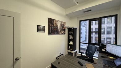 221-223 W 37th St, New York, NY for lease Interior Photo- Image 2 of 4