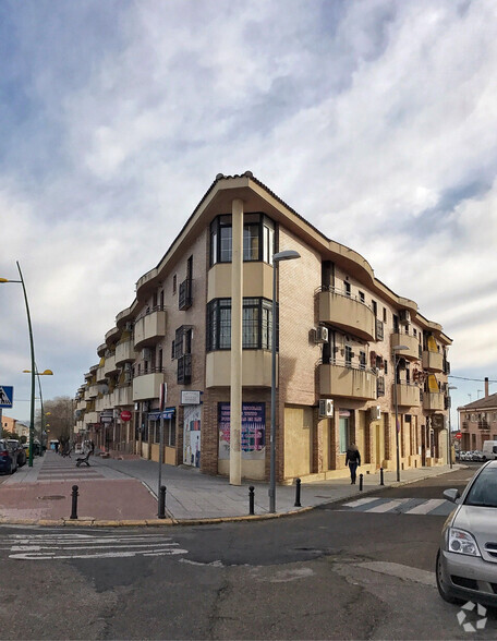 Calle de Ugena, 64, Yuncos, Toledo for lease - Primary Photo - Image 1 of 2