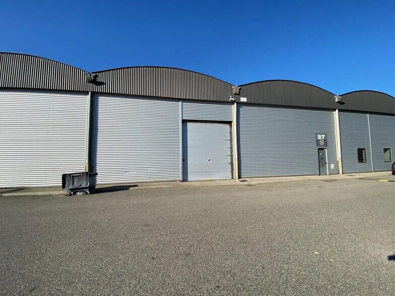 Bureau dans Saint-Priest à louer - Photo du bâtiment - Image 1 de 7