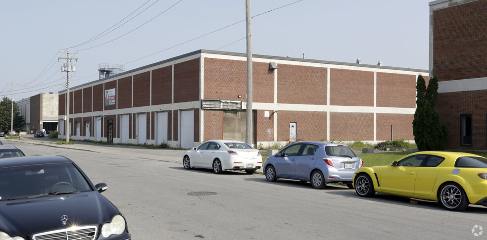 10800 Boul Parkway, Montréal, QC for lease - Building Photo - Image 3 of 6