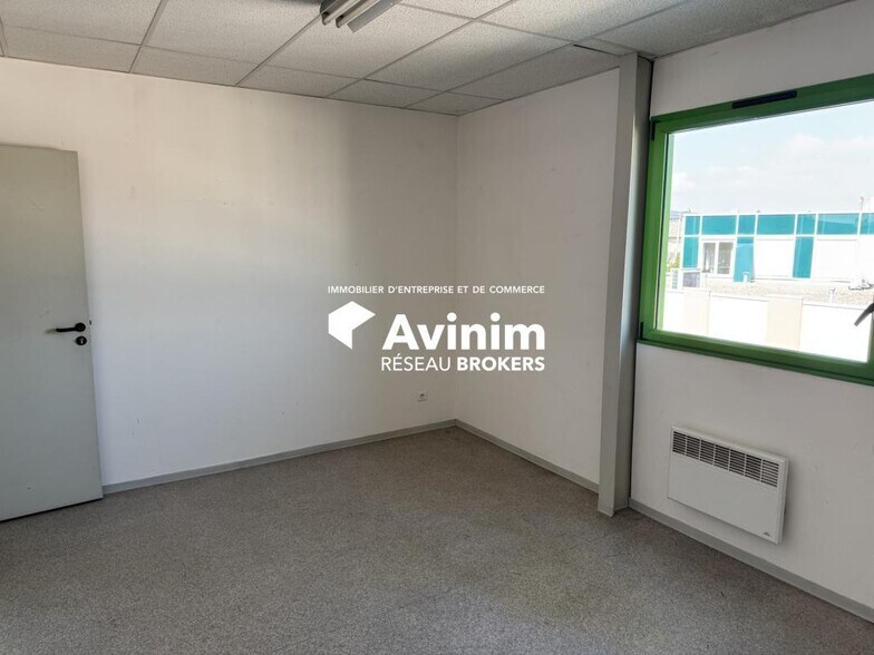 Flex in Irigny for lease - Interior Photo - Image 3 of 4