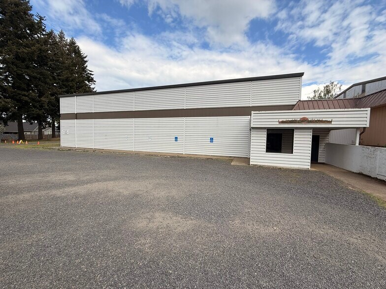 229 Eureka Ave, Silverton, OR à vendre - Photo du bâtiment - Image 2 de 3