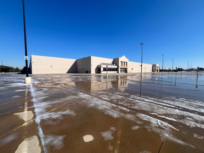 3155 W Wheatland Rd, Dallas, TX à vendre - Photo du bâtiment - Image 2 de 5